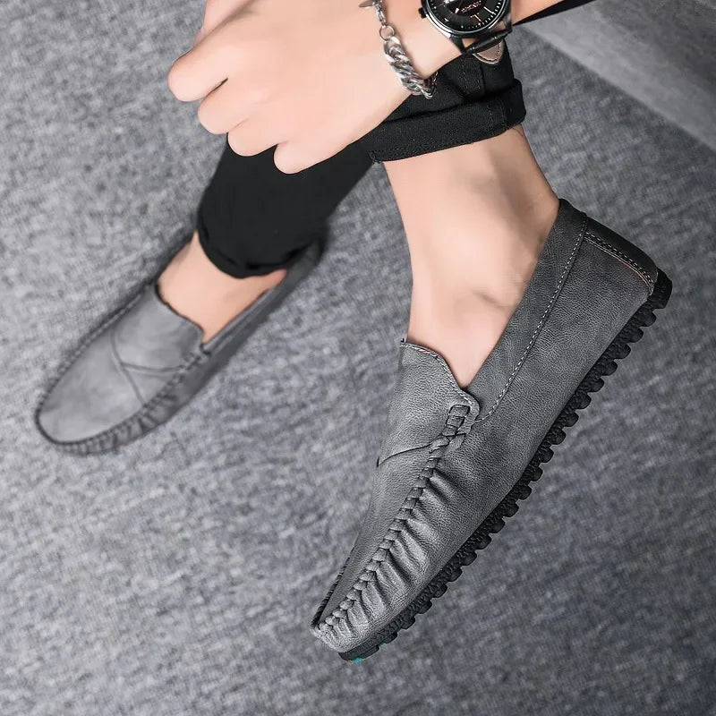 Men's Loafers in A Retro Solid