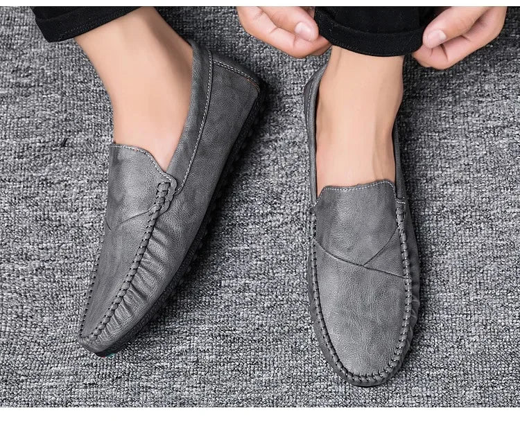 Men's Loafers in A Retro Solid