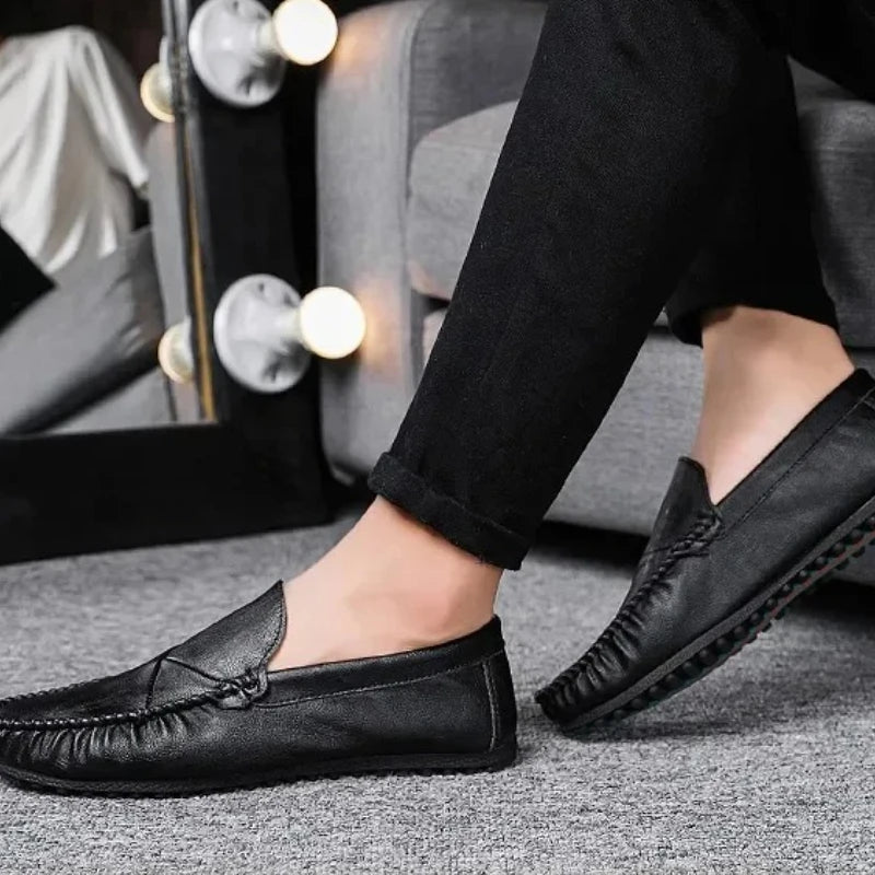 Men's Loafers in A Retro Solid