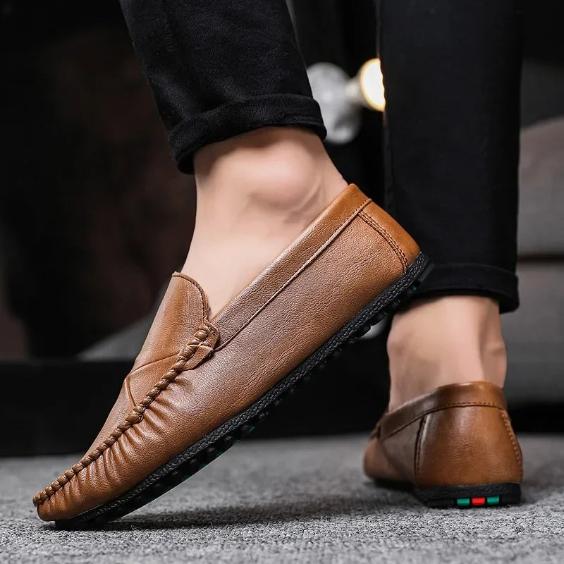 Men's Loafers in A Retro Solid