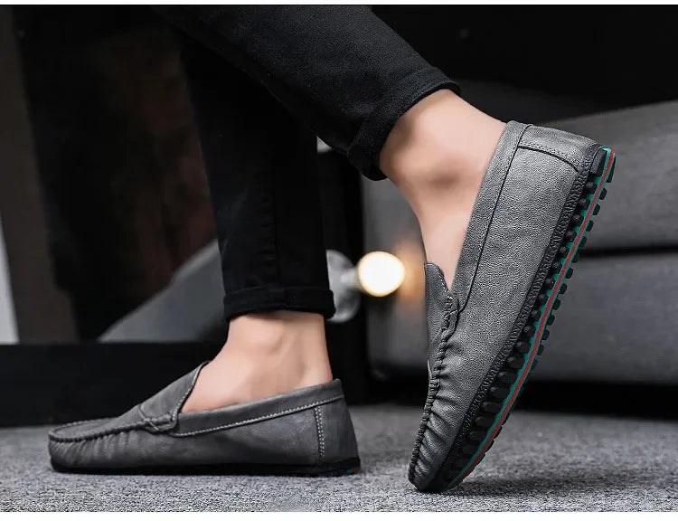 Men's Loafers in A Retro Solid