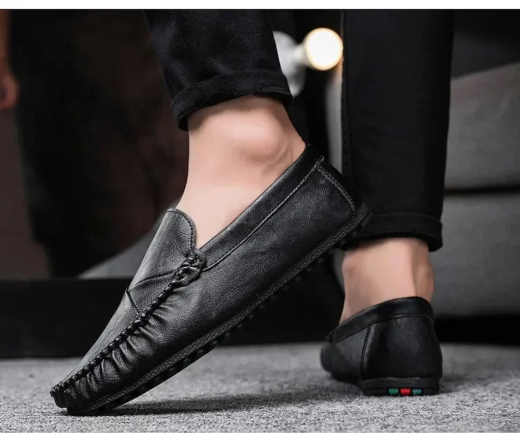 Men's Loafers in A Retro Solid